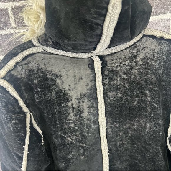 Aritzia Talula vintage like black hooded coat with fur. Size S - Picture 10 of 10